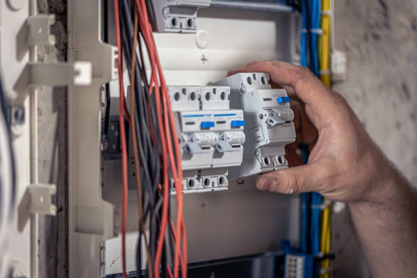 Legalizar Instalaciones Eléctricas · Ingeniería · Ingenieros Técnicos la Torre de Cabdella